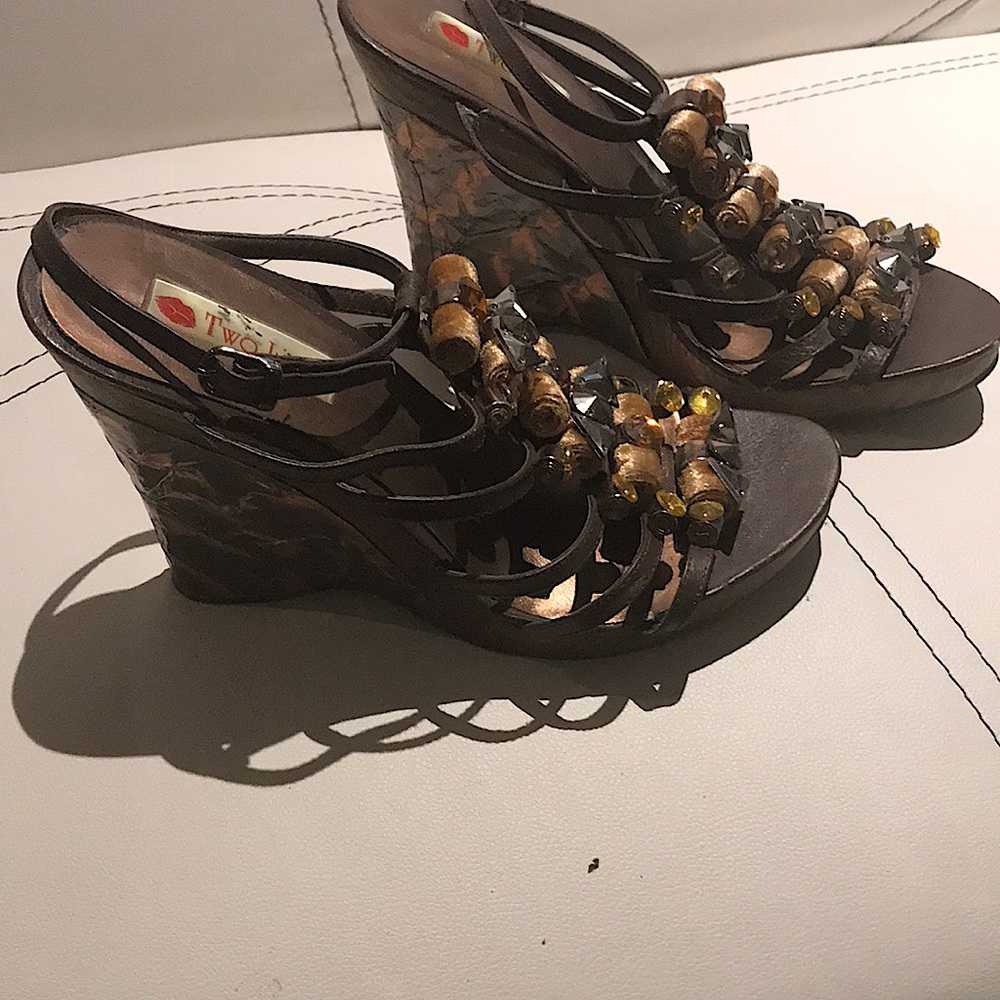 very pretty platform sandals by Victoria Sacrets